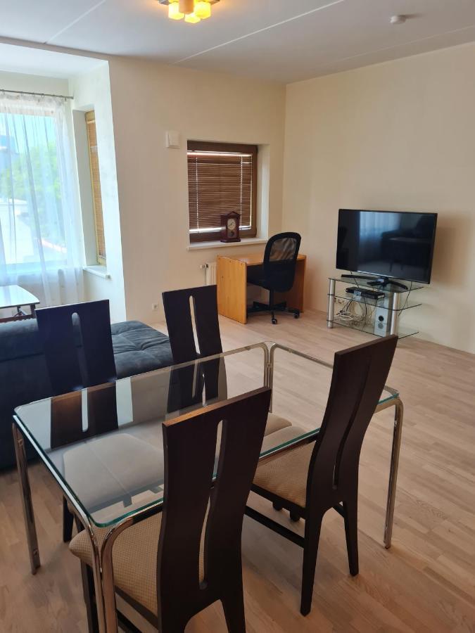 Cozy One Bedroom Apartment In City Center Tallinn Exterior photo